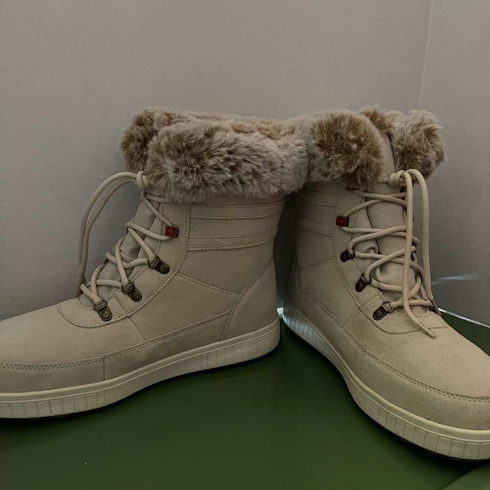 Swisstech cream colored waterproof boots